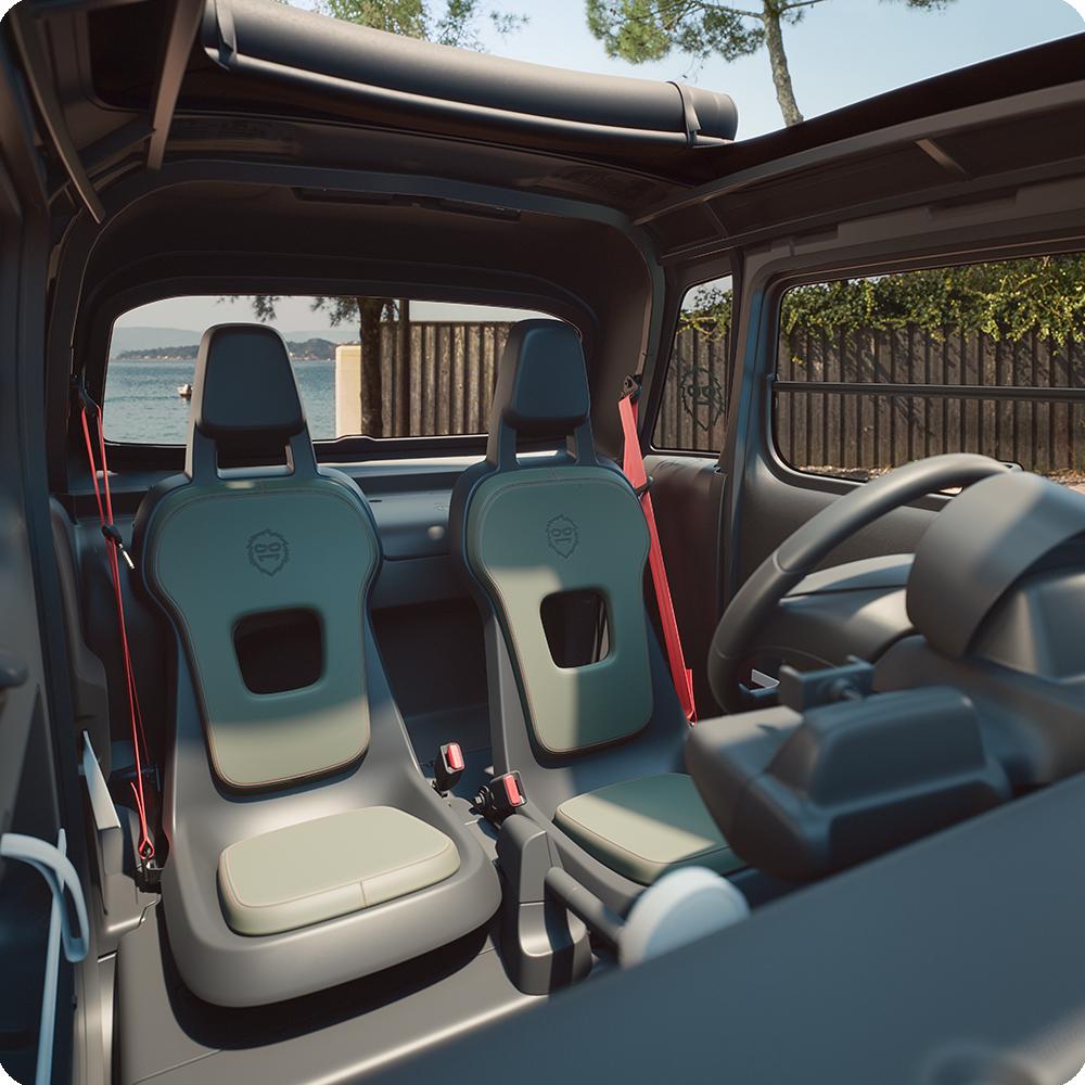 Vista interior frontal dos bancos do Citroën ami Outdoor com teto aberto e cintos de segurança vermelhos, que mostra um automóvel urbano elétrico para aventuras ao ar livre