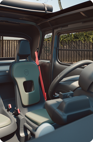 Vista frontal do interior do Citroën ami Outdoor, com bancos dotados de cintos de segurança vermelhos e teto aberto, apresenta um automóvel elétrico urbano para aventuras ao ar livre