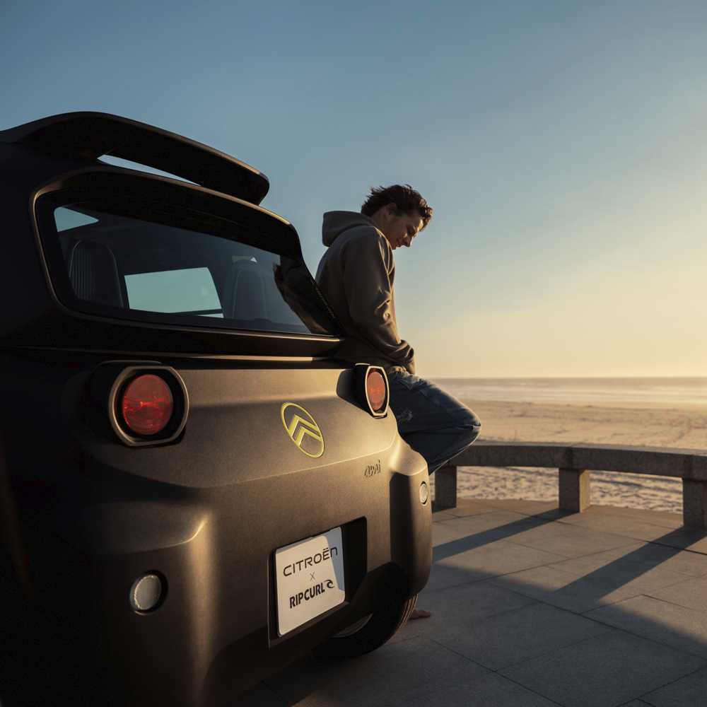 Vista traseira do pôr-do-sol na praia do Citroën Ami x Rip Curl elétrico , Citroën Ami: liberdade costeira para um carro elétrico urbano
