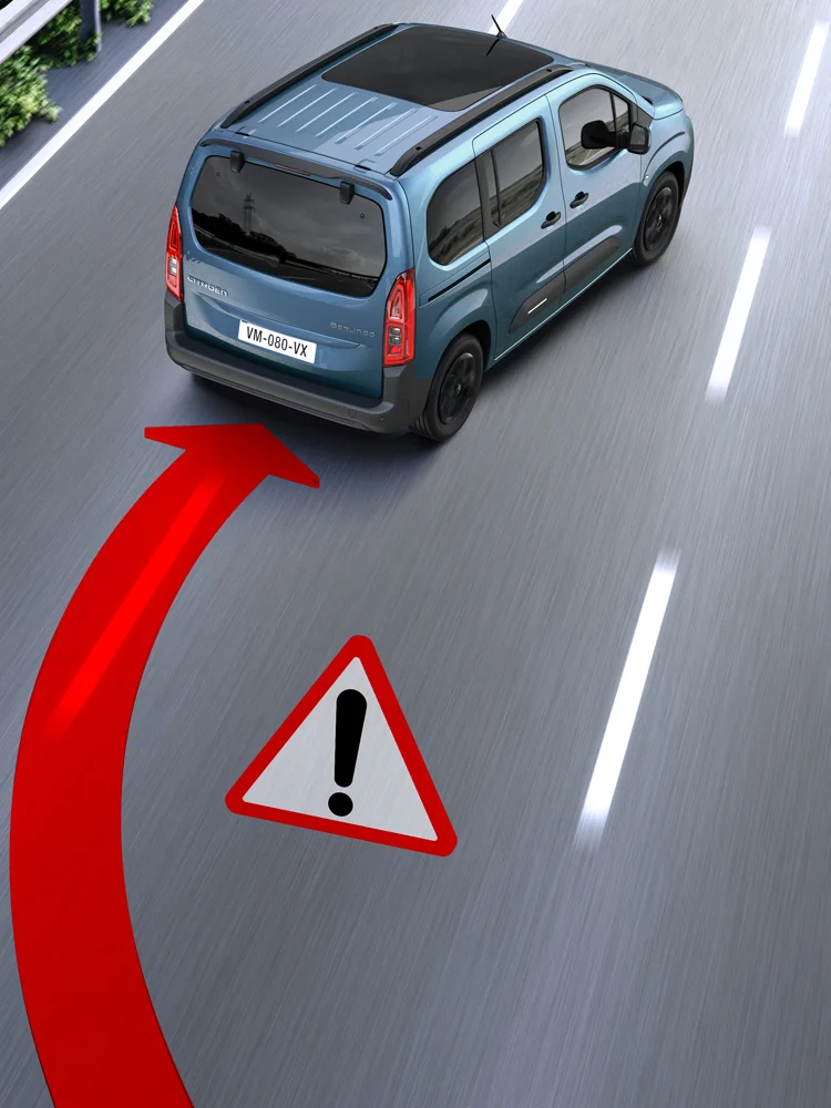 Vista traseira em três quartos do ë‑Berlingo com sistema de Alerta de Transposição Involuntária de Faixa, concebido para reforçar a segurança, a visibilidade e a assistência à manutenção na faixa.