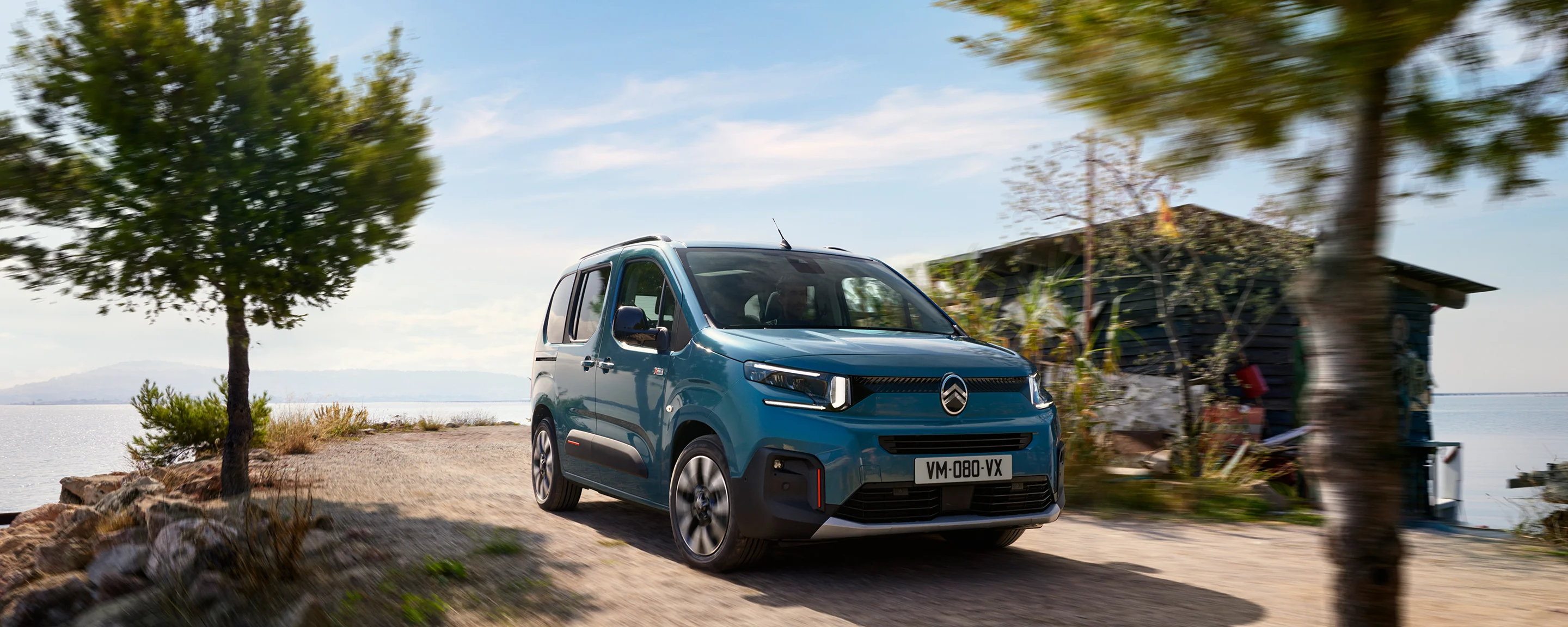 Three‑quarter front view ë-Berlingo showing family‑friendly design, comfort, safety, connectivity & modern confident presence