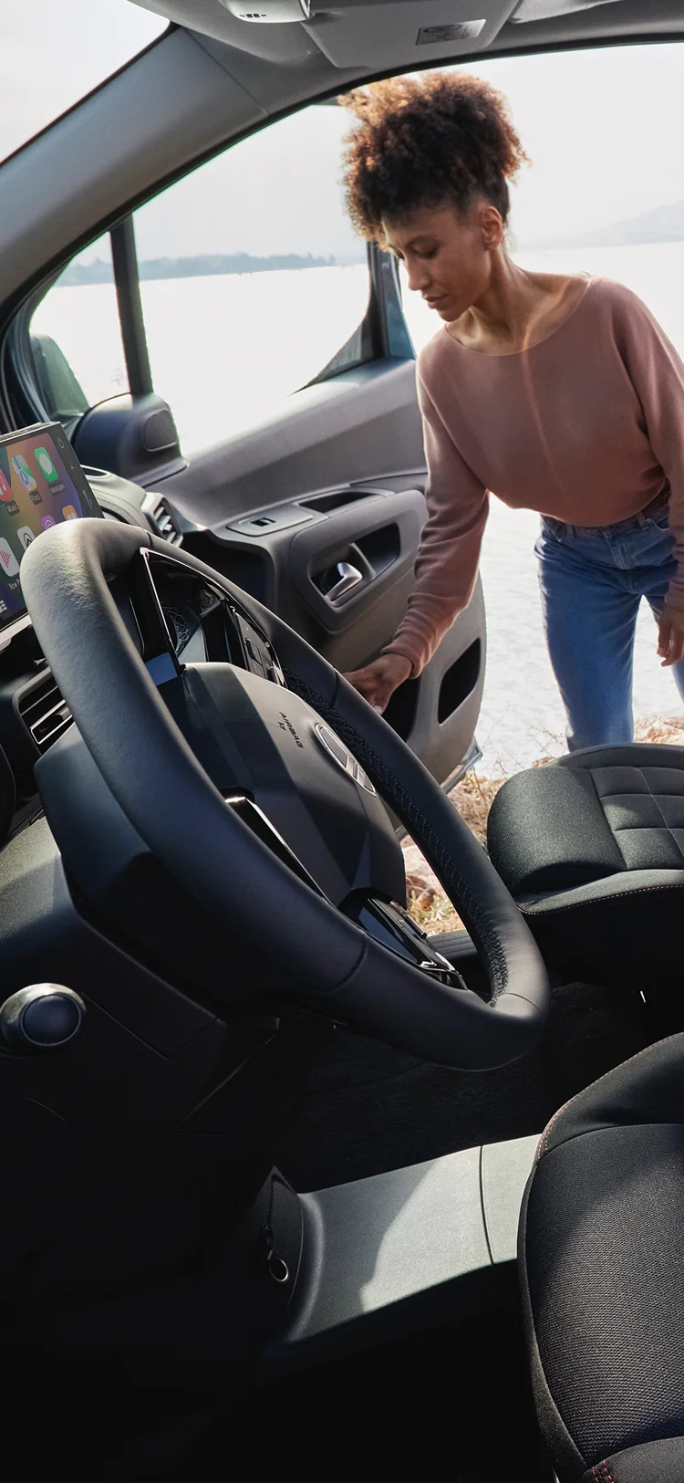 Front interior view Berlingo highlighting Advanced Comfort seats, support, comfort, safety and enhanced passenger well‑being