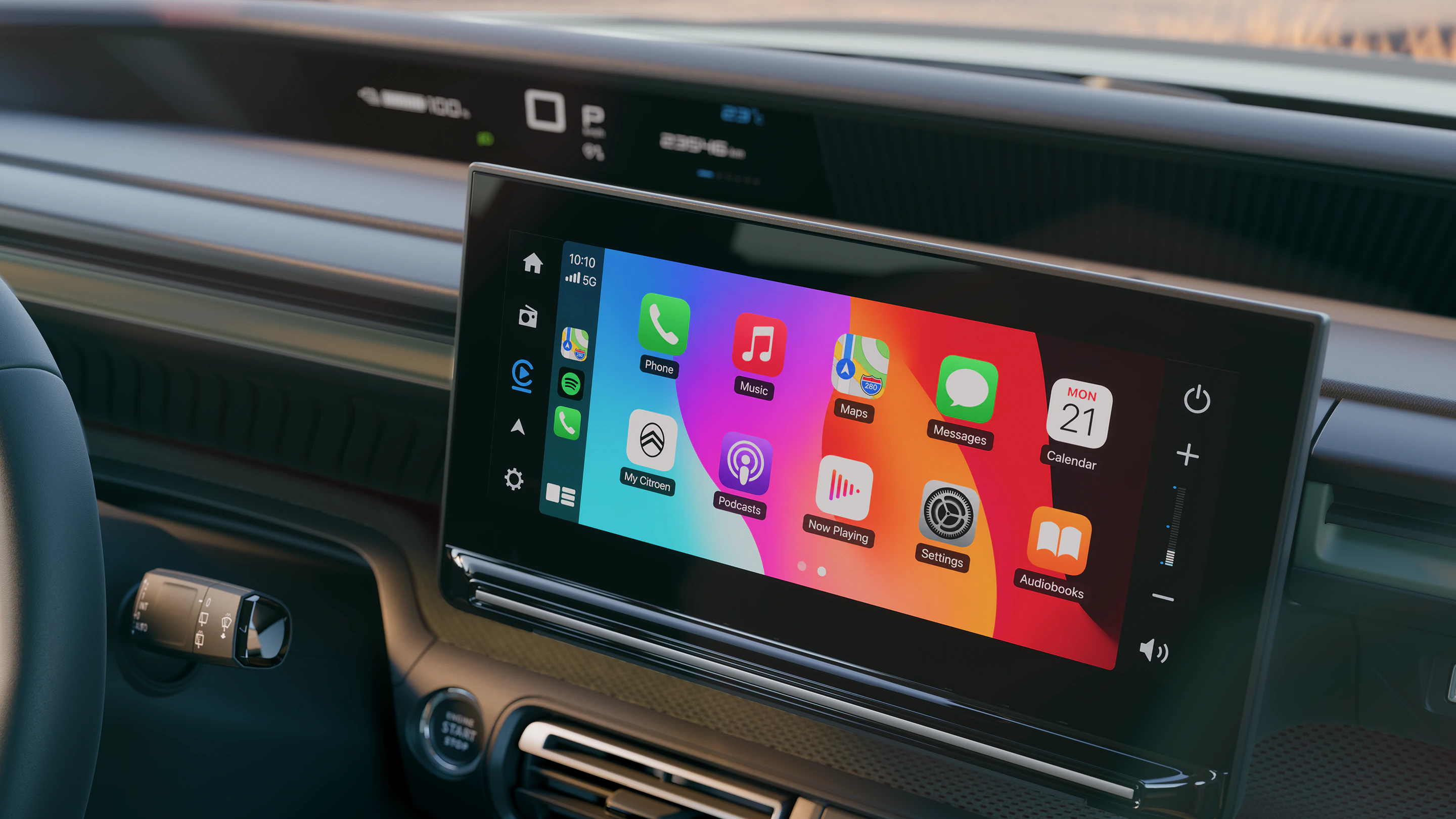 Vista em grande plano do painel de instrumentos do Citroën ëC3 Aircross, que apresenta o sistema de infoentretenimento com ecrã tátil, Apple CarPlay e conectividade de SUV familiar