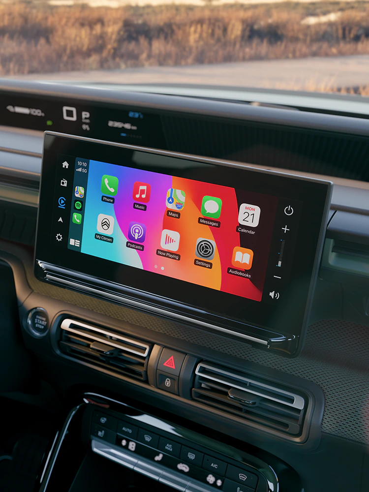 Vista em grande plano do painel de instrumentos do Citroën C3 Outdoor com ecrã tátil, que apresenta a conectividade Advanced Comfort para viagens num SUV compacto