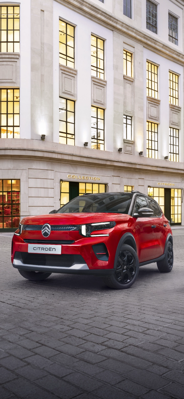 Vista frontal de três quartos do SUV elétrico Citroën ë‑C3, destacando o design exterior arrojado para uma mobilidade urbana segura, eficiente e acessível.