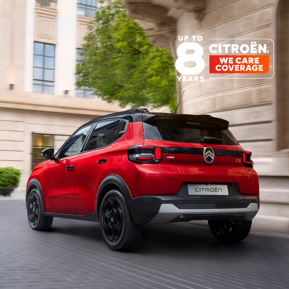 Vista traseira de três quartos do SUV compacto Citroën C3, destacando o desempenho urbano suave e a garantia de 8 anos para uma mobilidade segura e acessível.