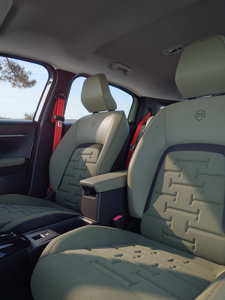 Vista dos bancos dianteiros do Citroën ëC3 Aircross, que apresenta bancos Advanced Comfort e um design ergonómico para viagens em SUV familiares