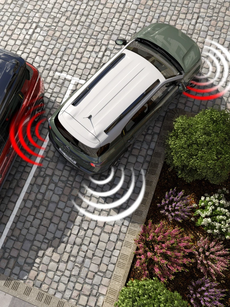 Vista aérea do estacionamento do SUV Citroën C3 Aircross, ilustrando a deteção de obstáculos para manobras diárias mais seguras, fáceis e acessíveis.