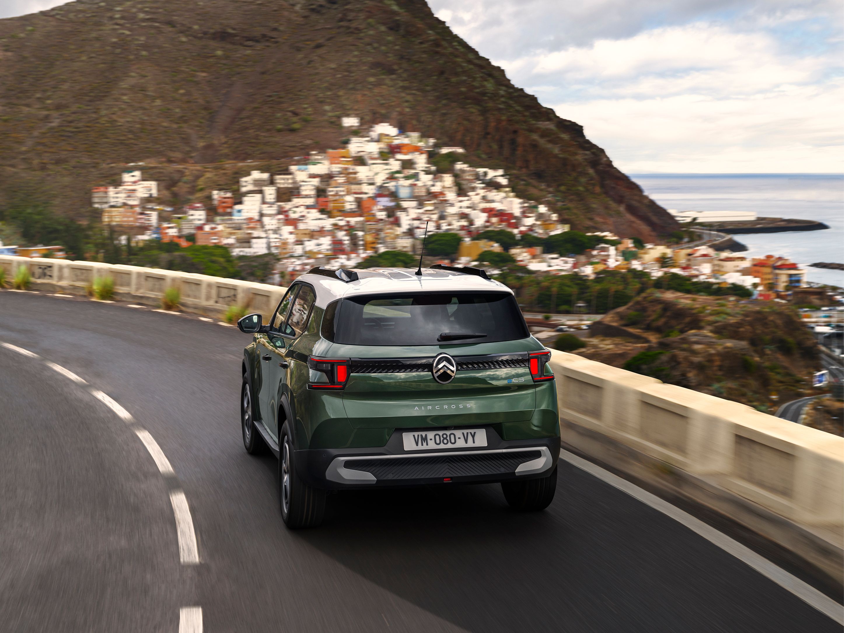 eC3 Aircross rear view