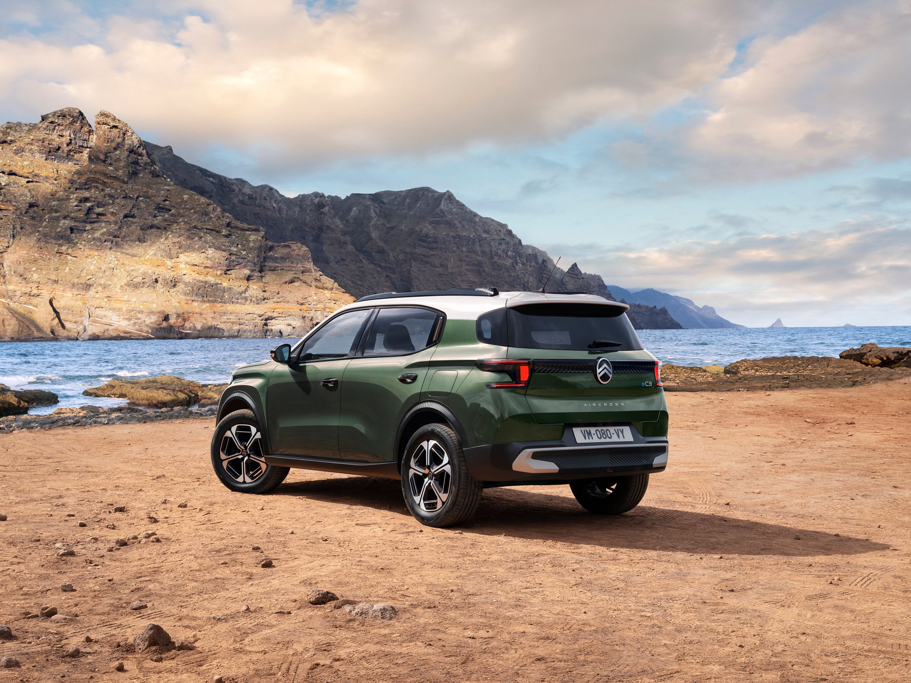 eC3 Aircross in the city