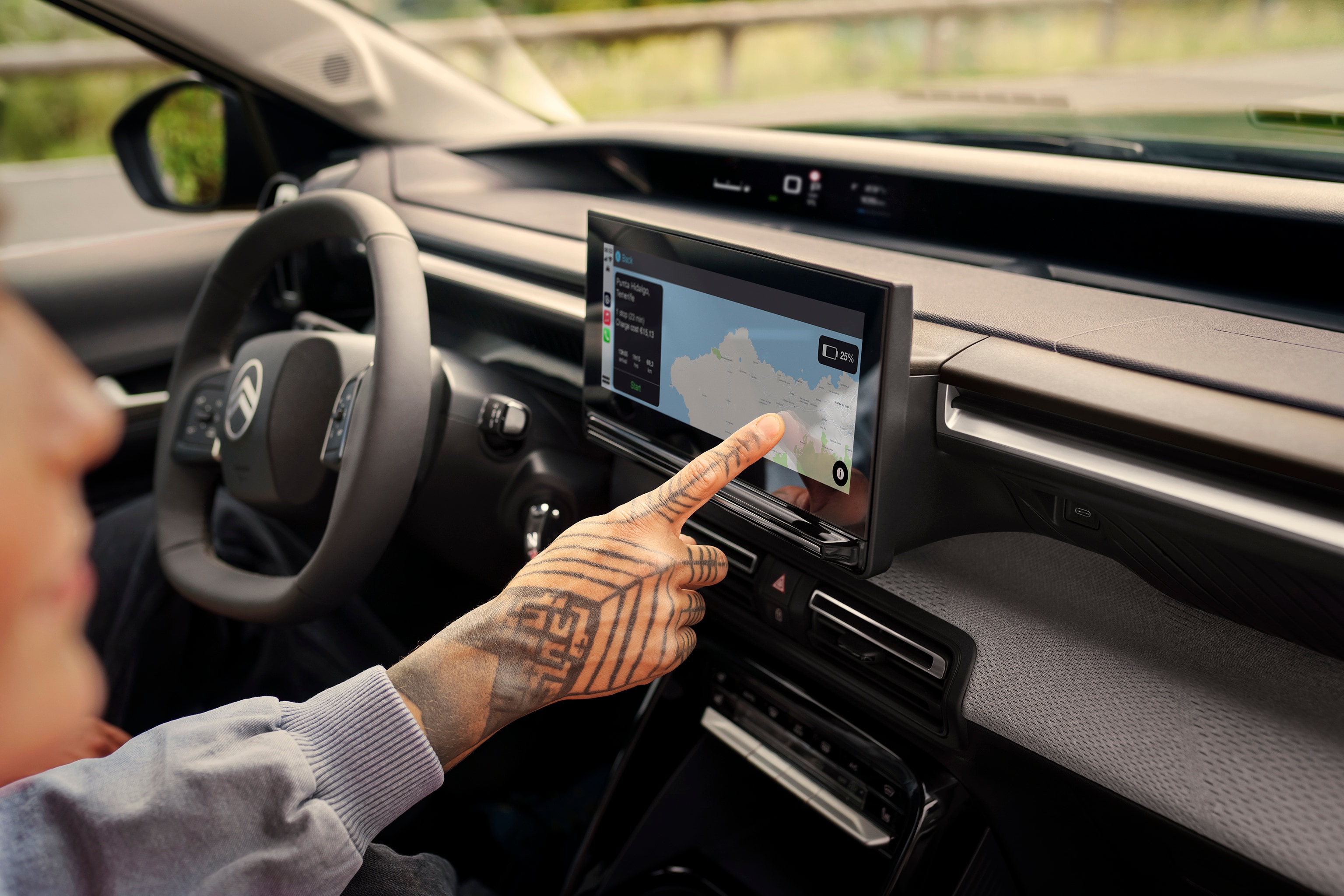 eC3 Aicross touchscreen