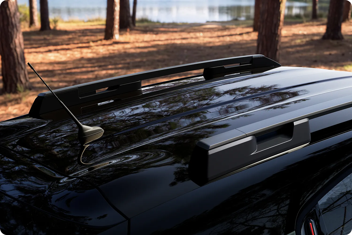 Grande plano das barras de tejadilho do Citroën C3 Outdoor, com um design compacto, elétrico e acessível, e um suporte de carga inovador para viagens ao ar livre